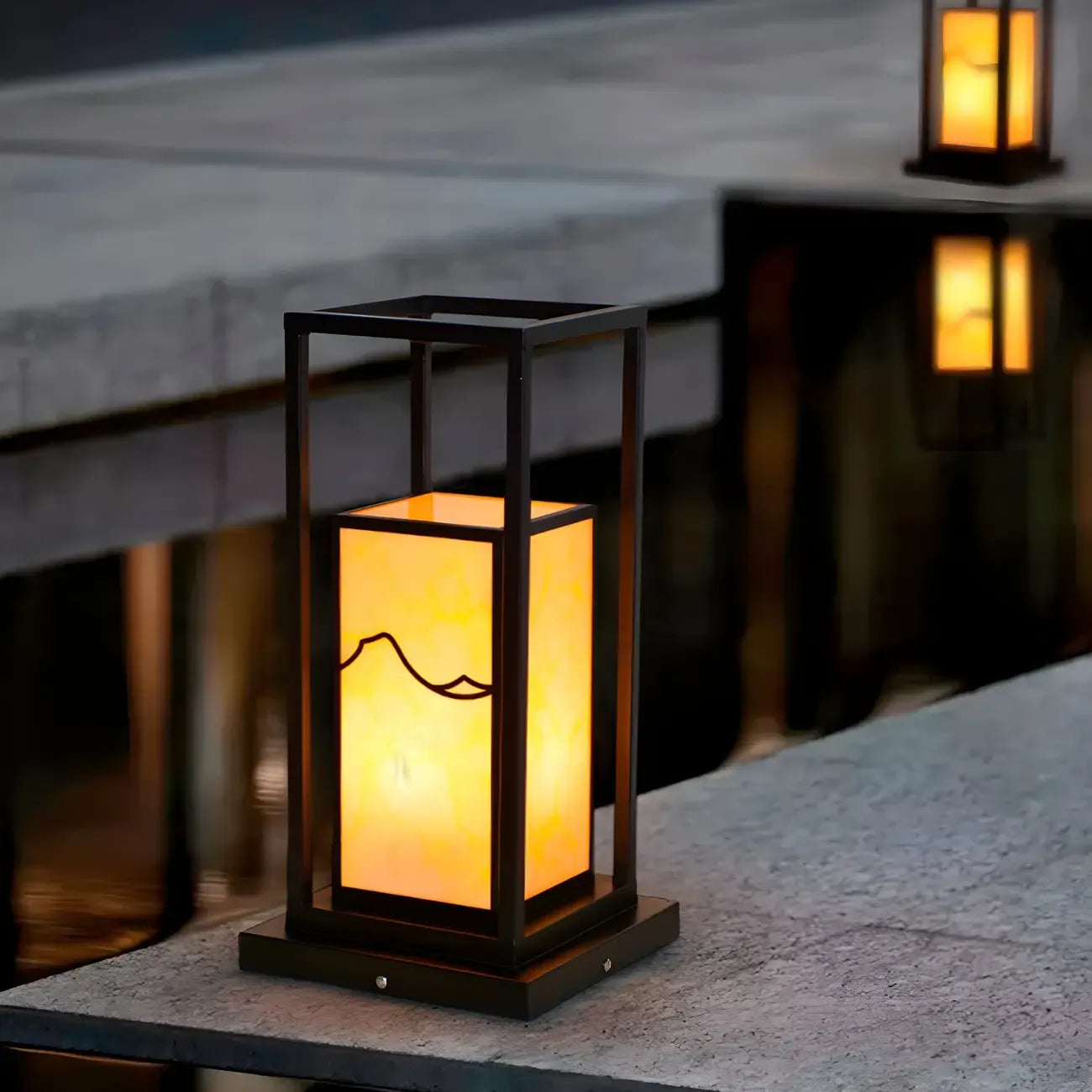 Lampe de poteau géométrique en métal noir et verre