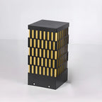 Culot de lampe rectangulaire à grille métallique noire et éclairage chaud