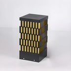 Culot de lampe rectangulaire à grille métallique noire et éclairage chaud