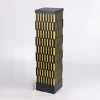Culot de lampe rectangulaire à grille métallique noire et éclairage chaud