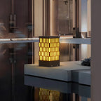Culot de lampe rectangulaire à grille métallique noire et éclairage chaud