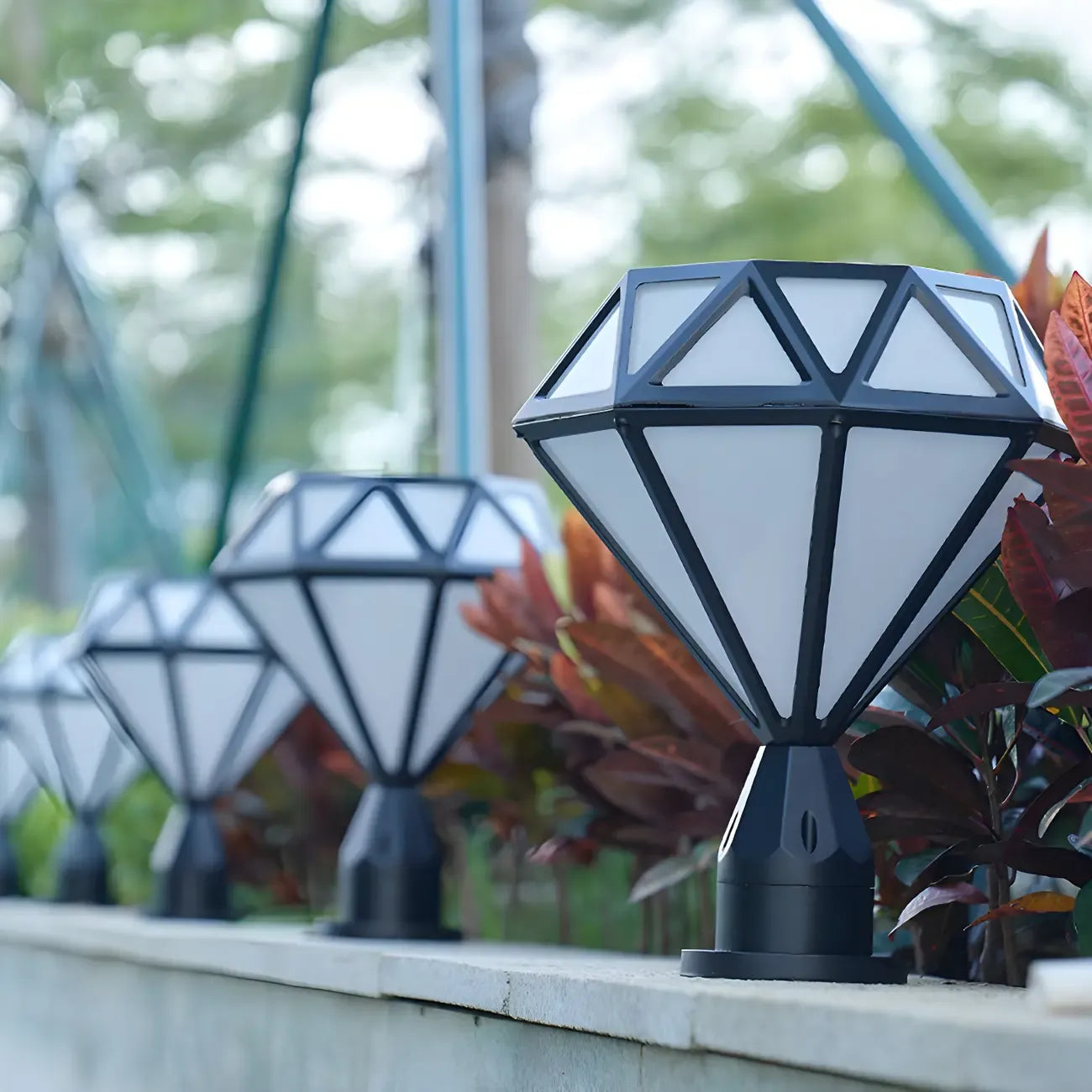 Lampe de poteau à motif diamant en métal noir