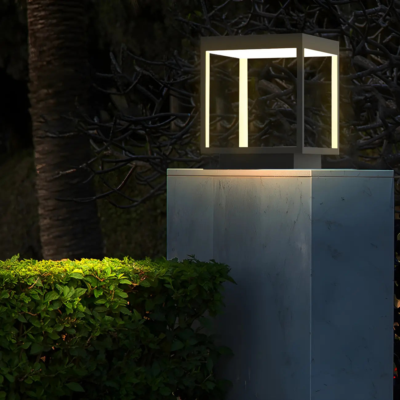 Lampe d'ambiance pour poteau en métal noir à cube ouvert