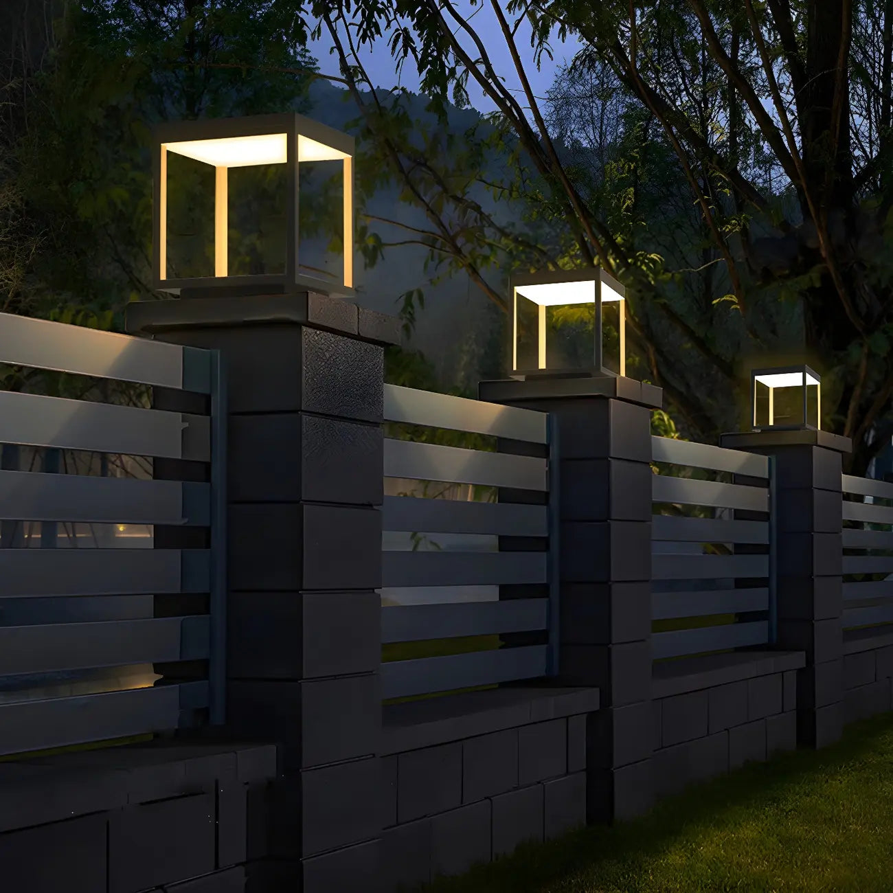 Lampe d'ambiance pour poteau en métal noir à cube ouvert