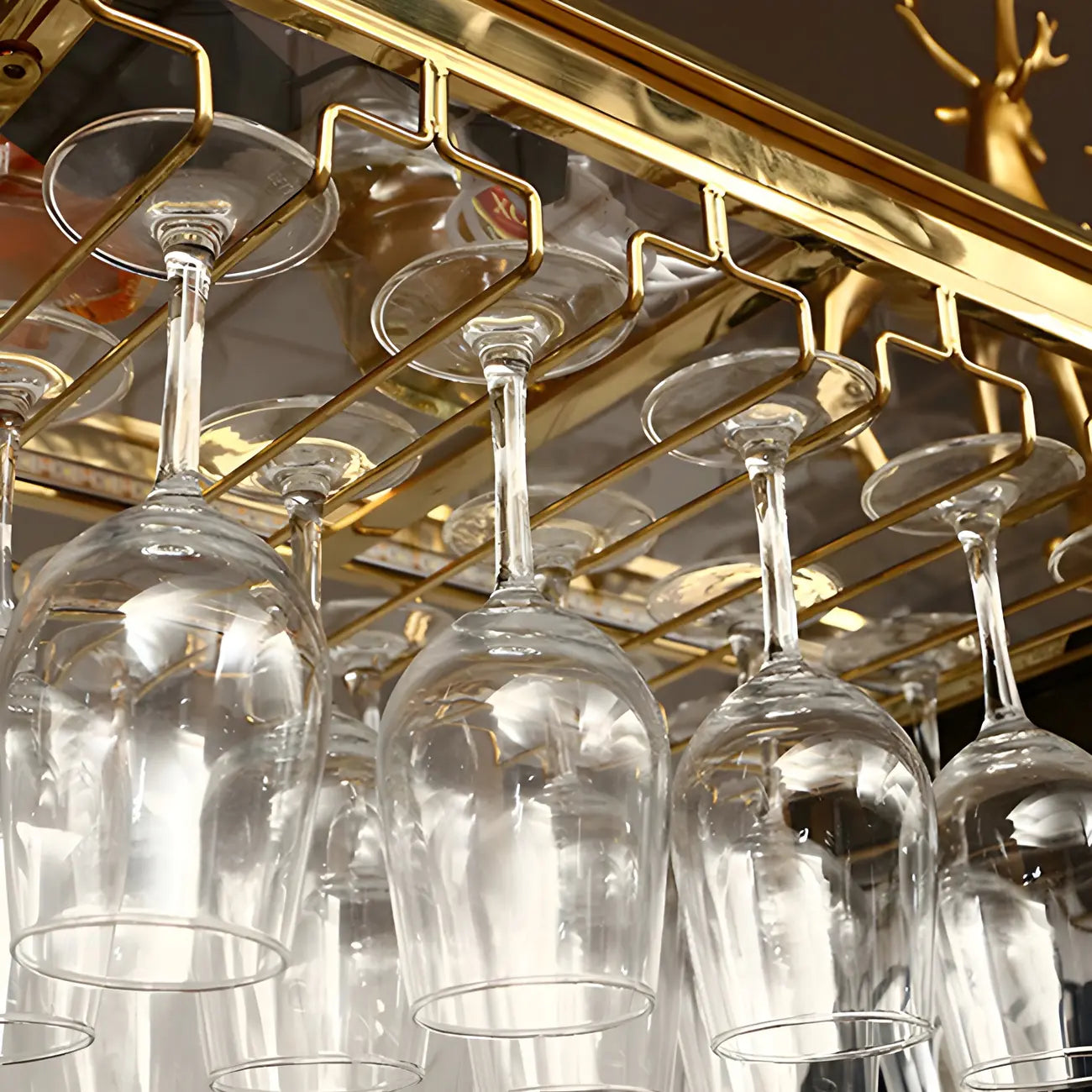Porte-bouteilles moderne en métal doré avec support à verres