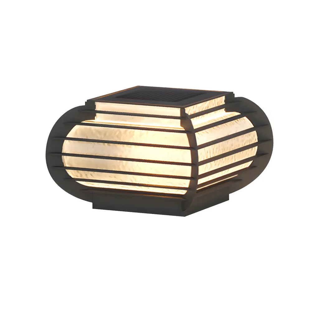 Poteau lumineux extérieur en métal en forme de tambour avec capuchon de protection pour grille.