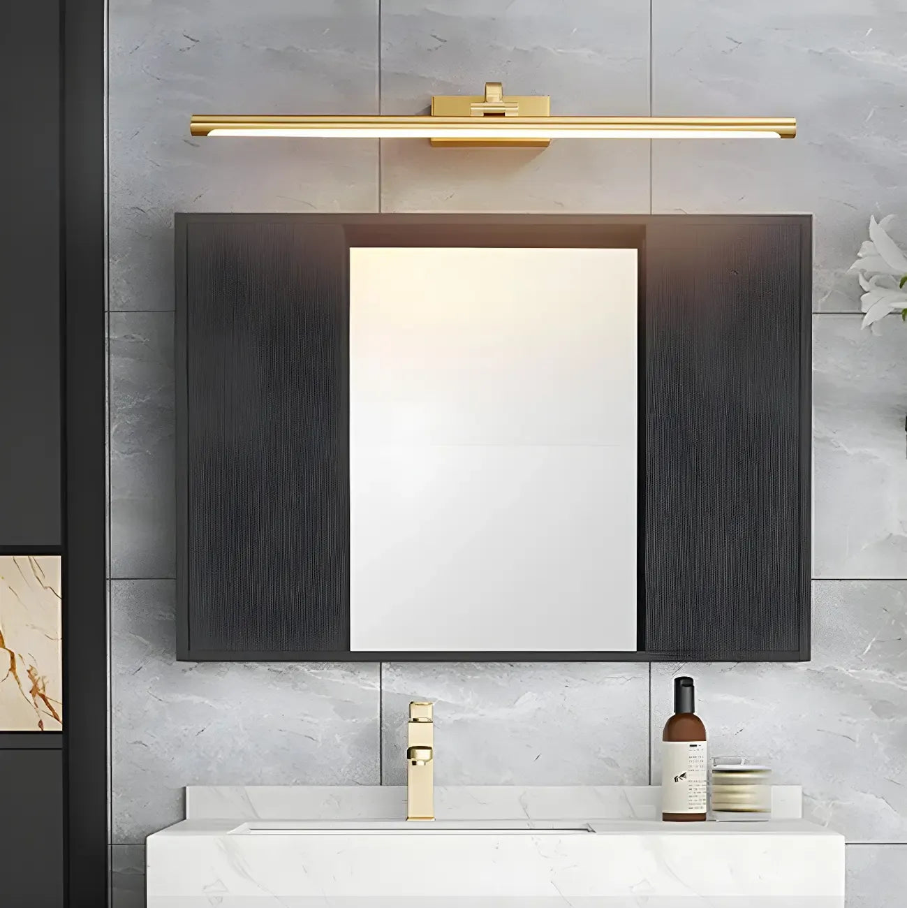 Applique murale LED en métal doré glamour avec abat-jour en acrylique pour salle de bain