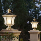 Lampadaires solaires d'extérieur classiques en laiton courbé