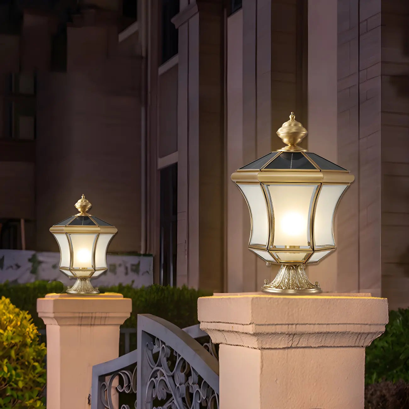 Lampadaires solaires d'extérieur classiques en laiton courbé