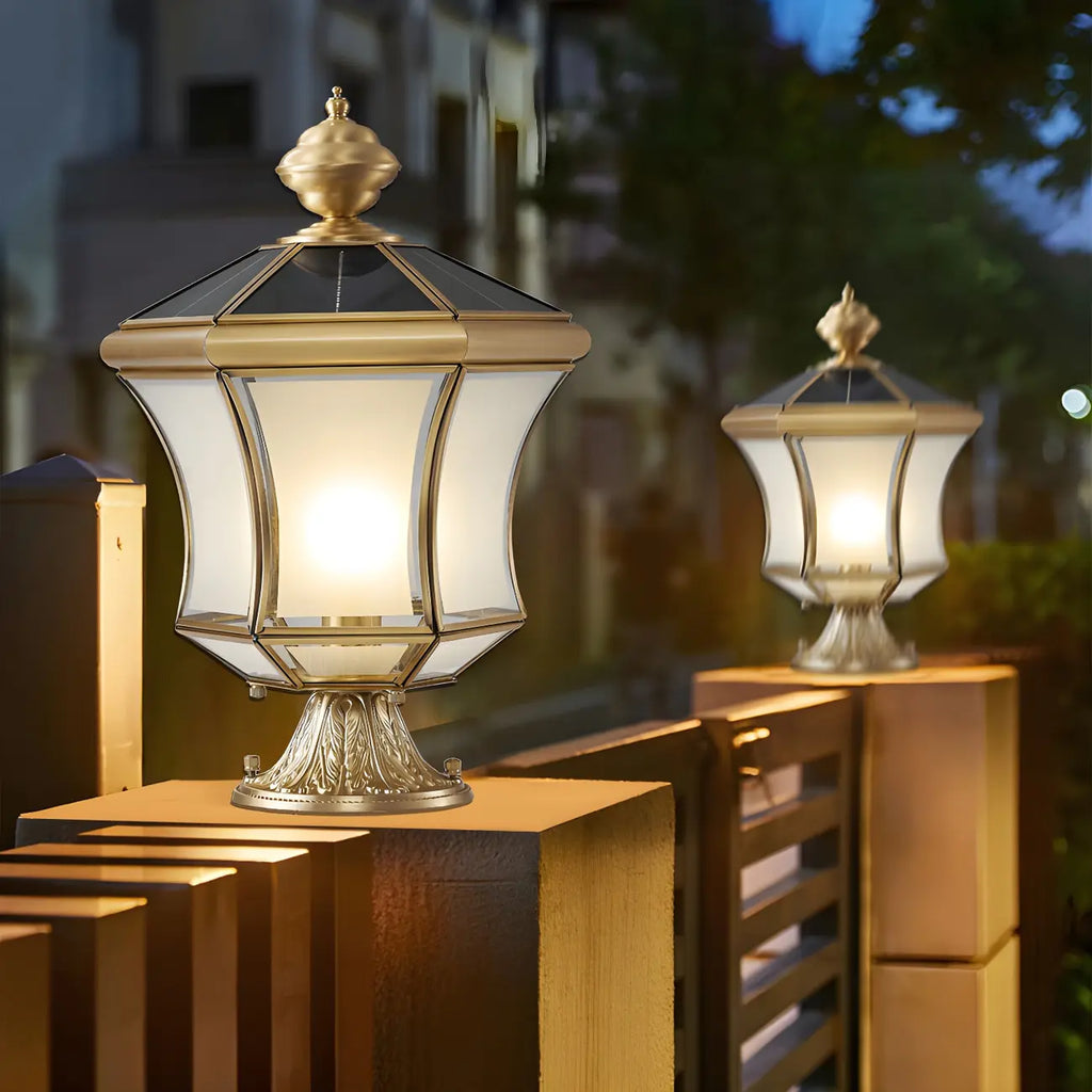 Lampadaires solaires d'extérieur classiques en laiton courbé