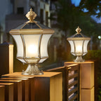 Lampadaires solaires d'extérieur classiques en laiton courbé