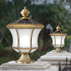 Lampadaires solaires d'extérieur classiques en laiton courbé