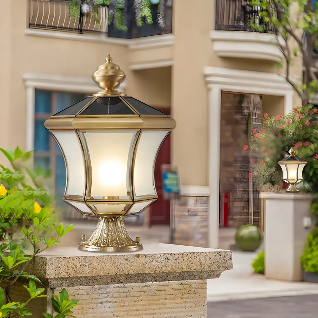 Lampadaires solaires d'extérieur classiques en laiton courbé