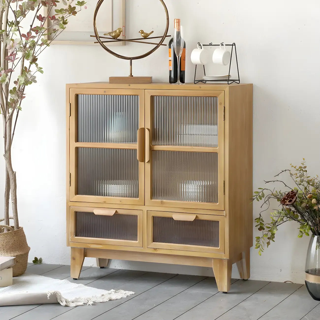 vaisselier classique en bois brun avec rangement