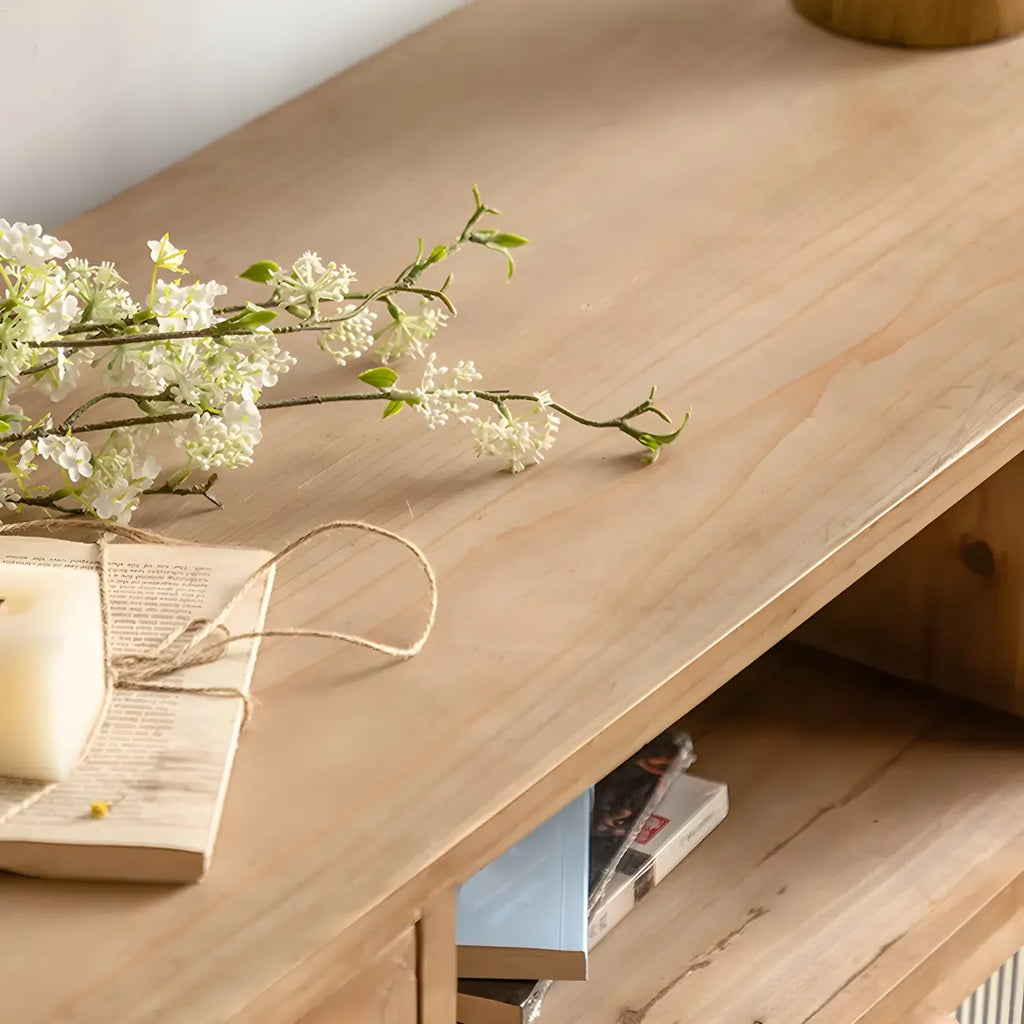 vaisselier classique en bois brun avec rangement