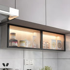 Cuisine, applique murale en bois noir, éclairage LED court, vaisselier