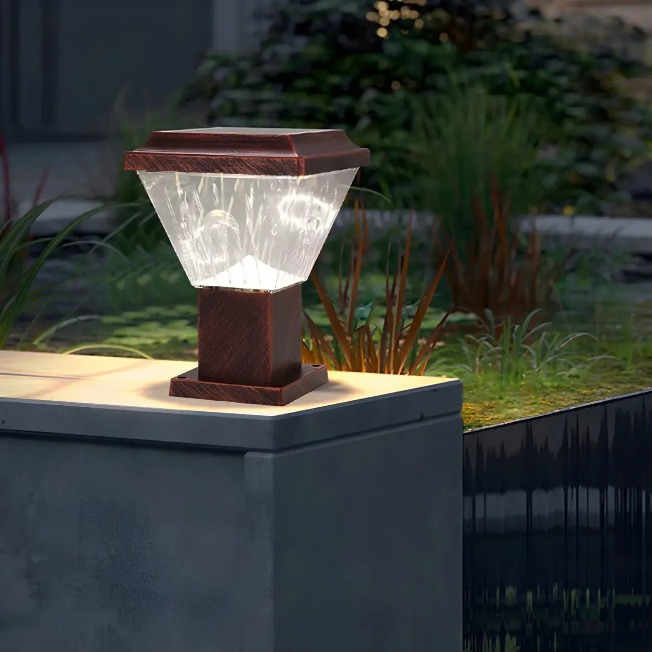 Lampadaires solaires pyramidaux modernes en acrylique bronze et bronze pour l'extérieur