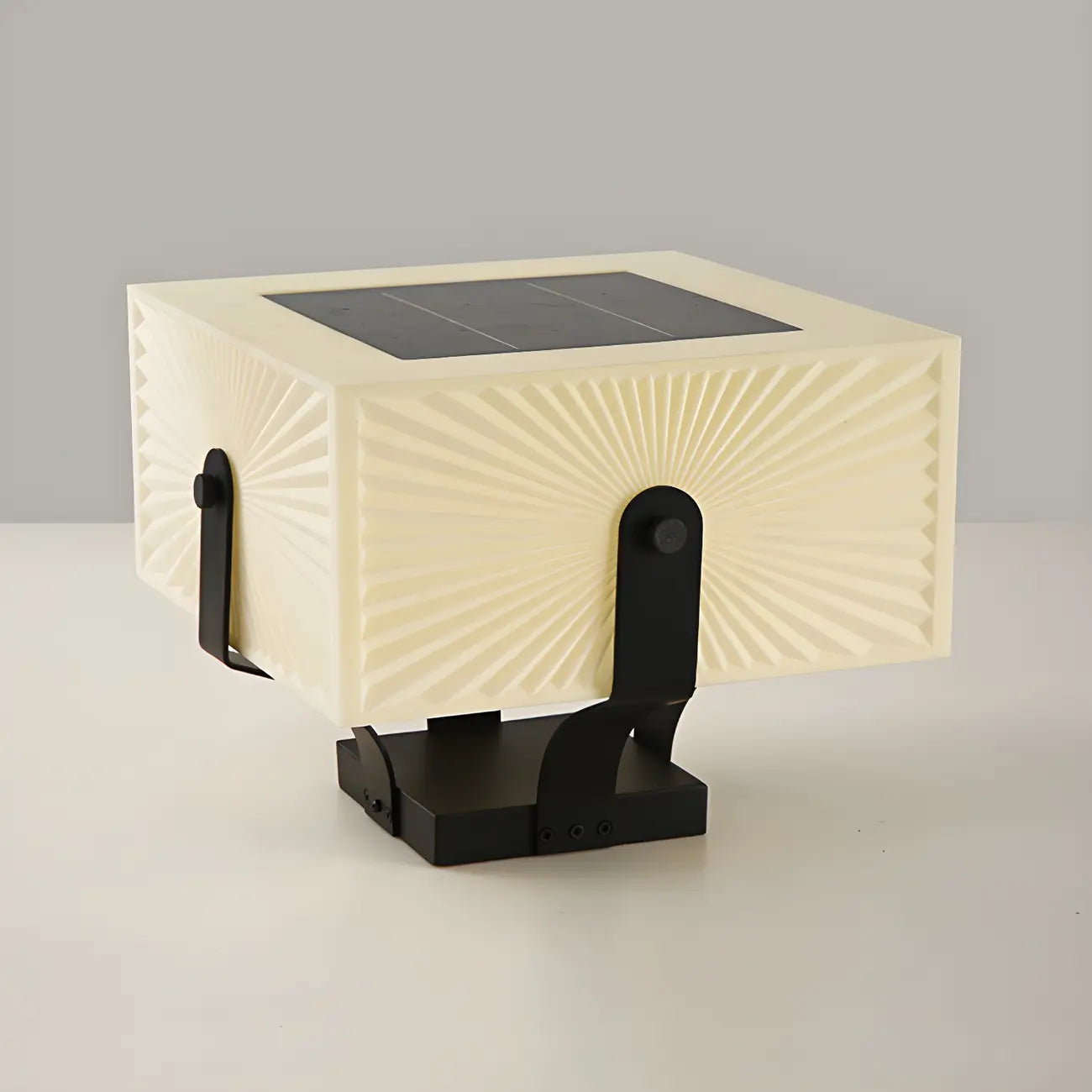 Applique murale élégante noire avec abat-jour cubique beige
