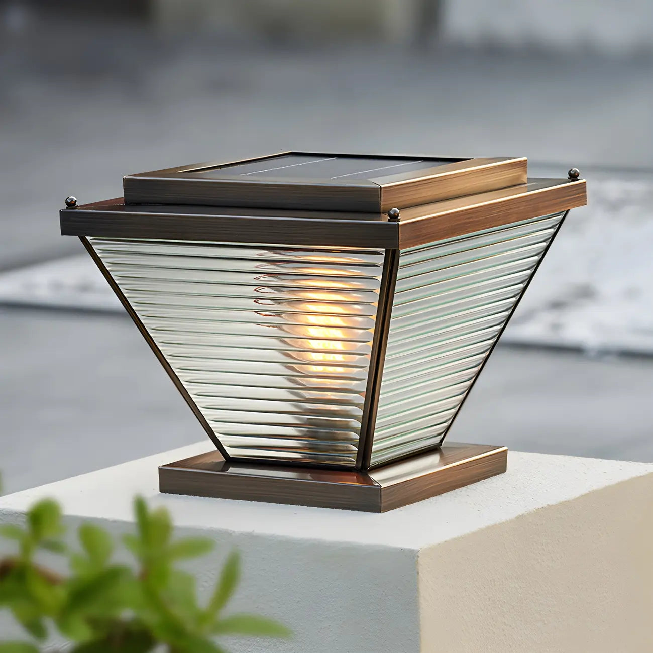 Lampadaires extérieurs à pyramide inversée à rayures solaires en bronze