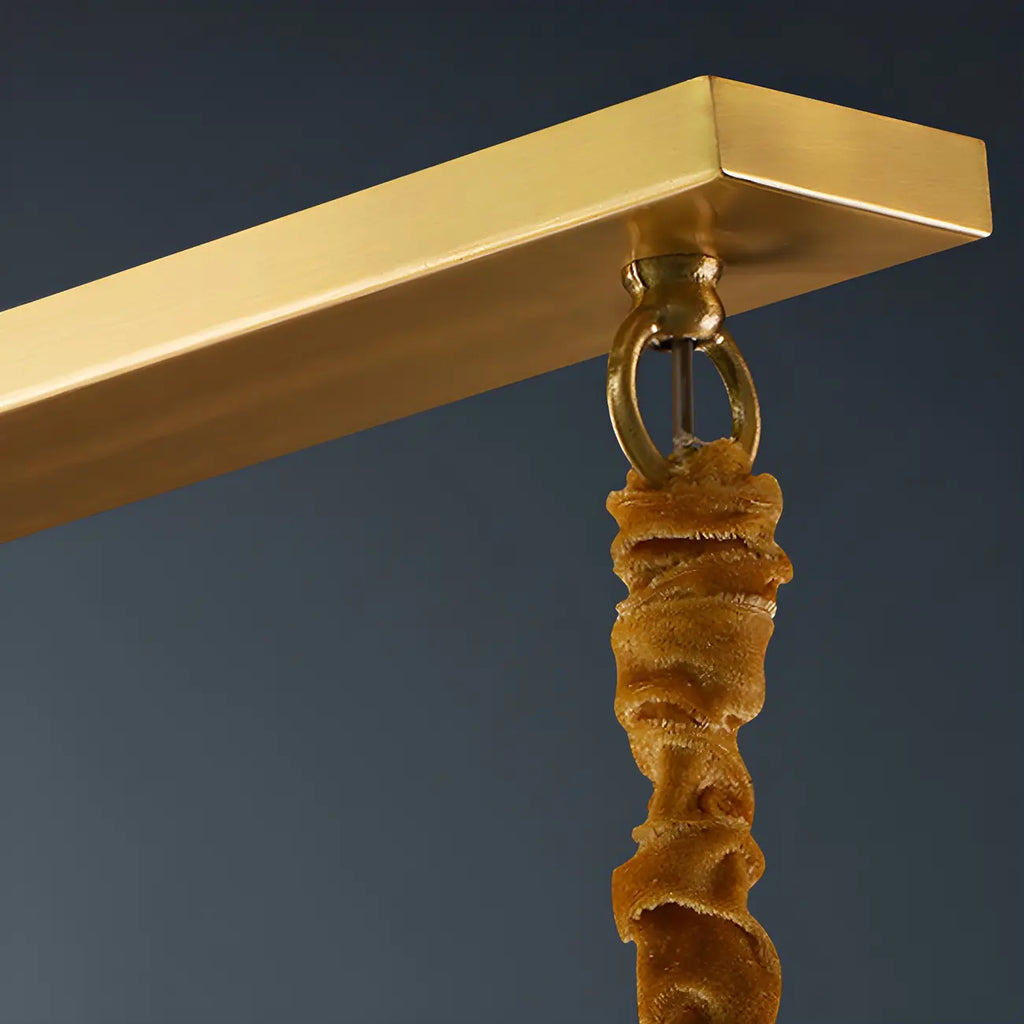Grande suspension linéaire en métal et cristal doré pour cuisine