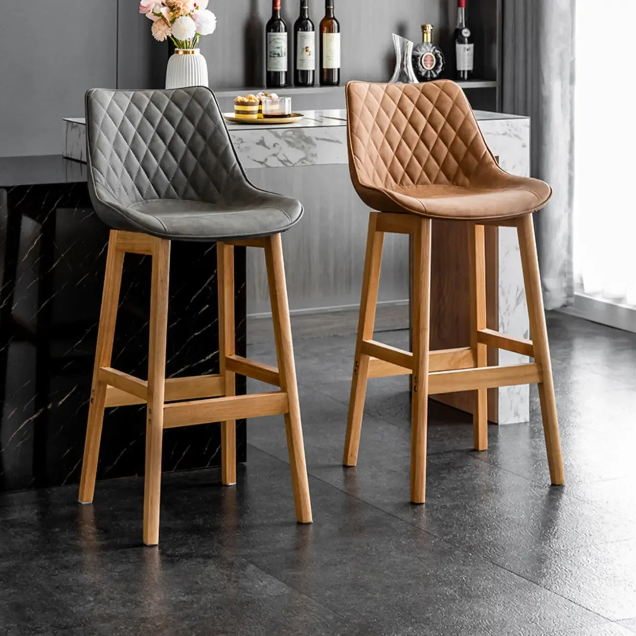 Tabourets de bar modernes du milieu du siècle en similicuir avec pieds en bois