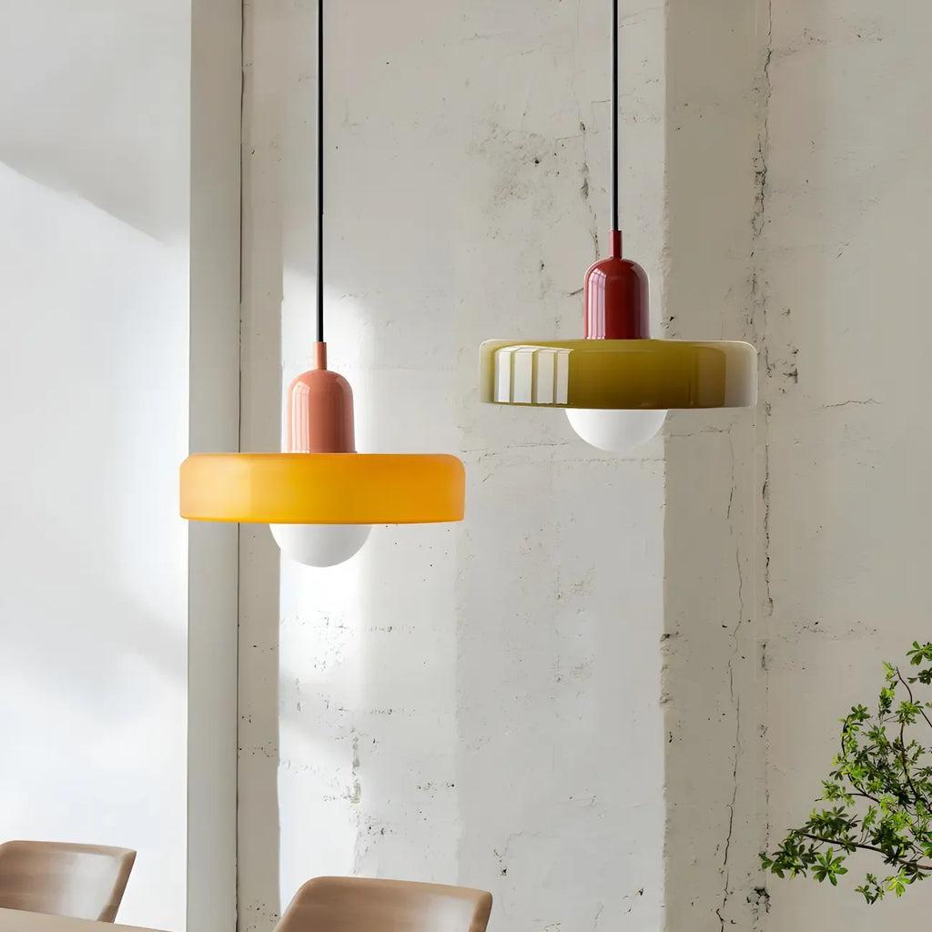 Suspension moderne avec abat-jour en verre coloré
