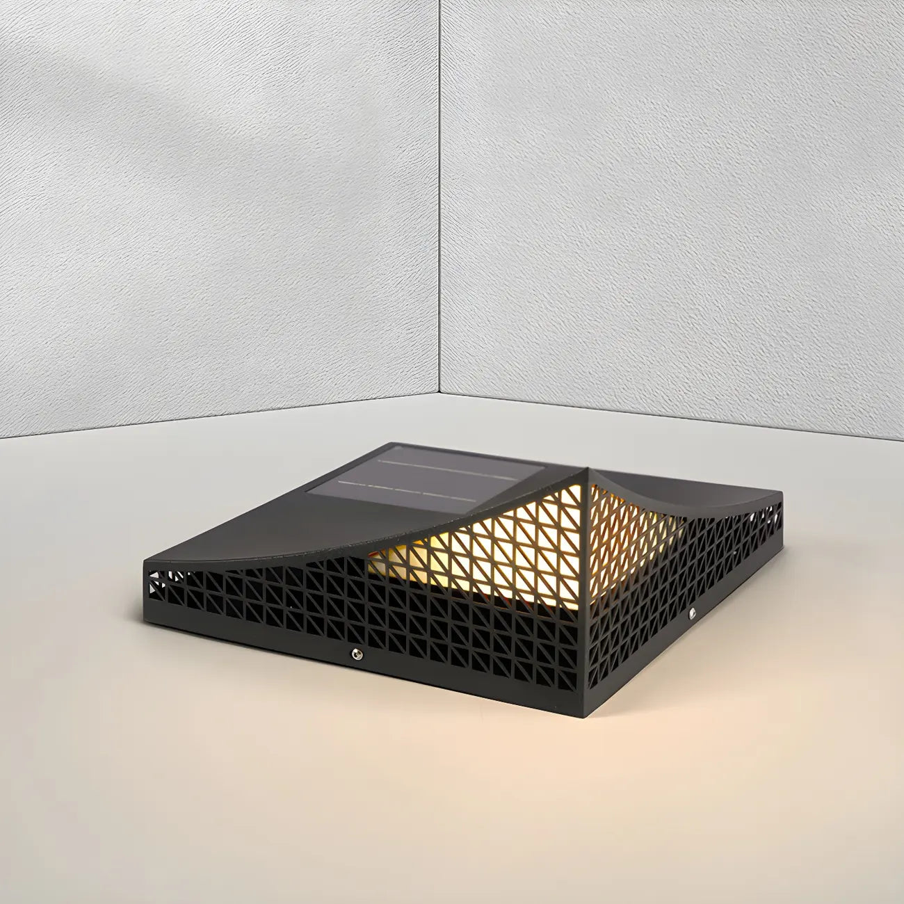 Lampe de poteau en métal noir simple conçue pour les avant-toits