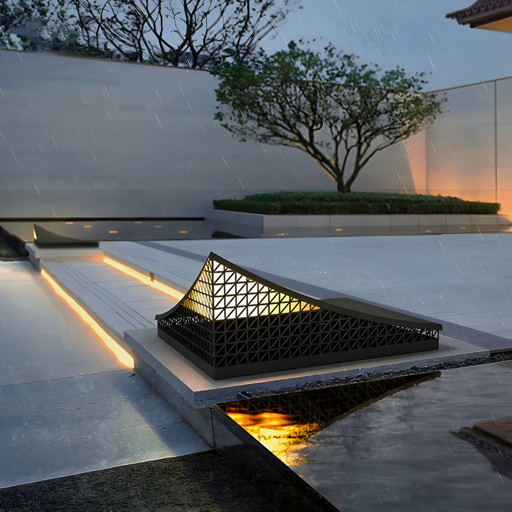 Lampe de poteau en métal noir simple conçue pour les avant-toits