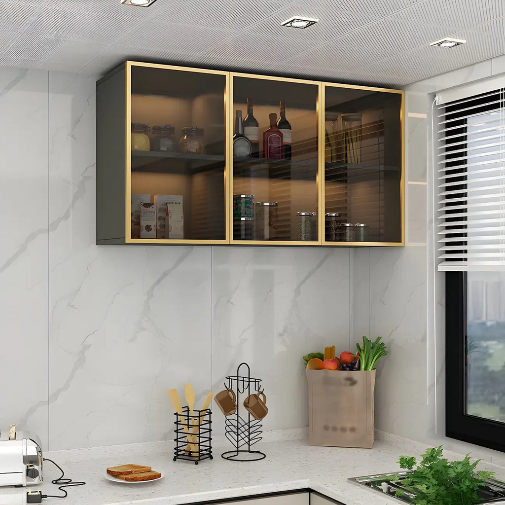 Vitrine de cuisine suspendue en bois gris avec porte vitrée