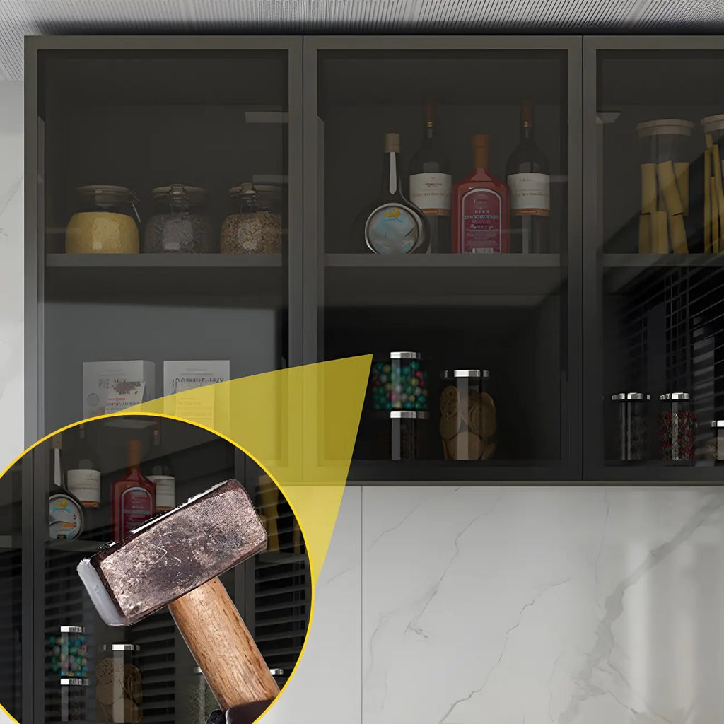 Vitrine de cuisine suspendue en bois gris avec porte vitrée