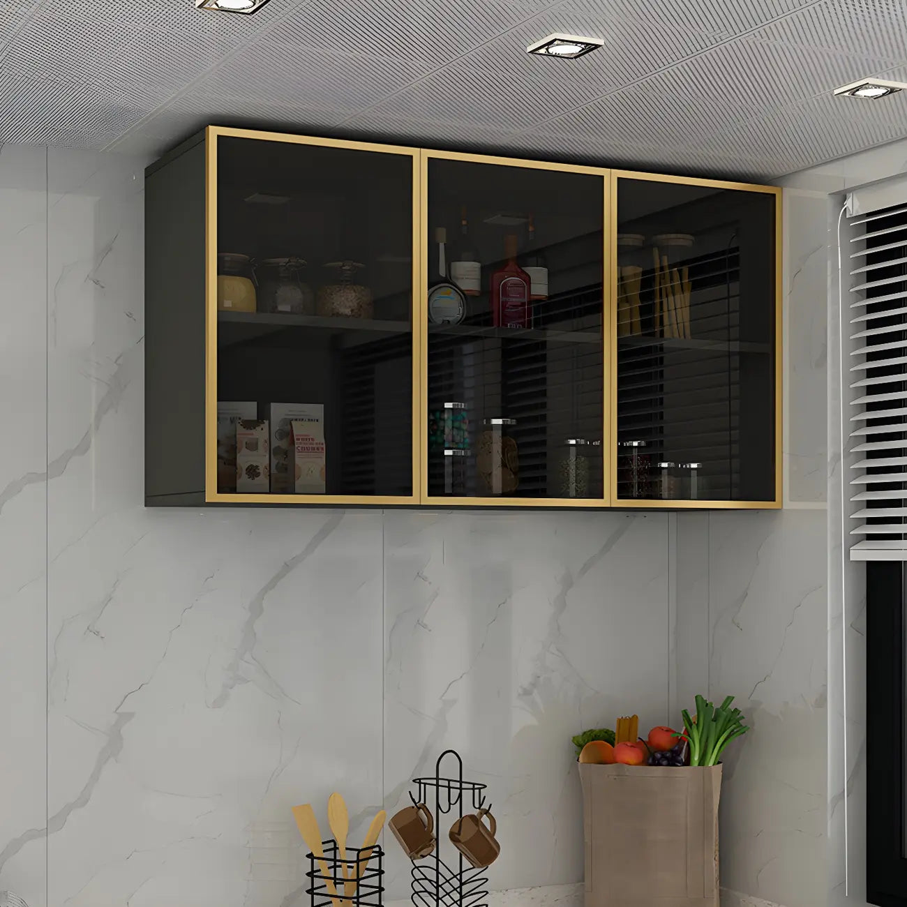 Vitrine de cuisine suspendue en bois gris avec porte vitrée
