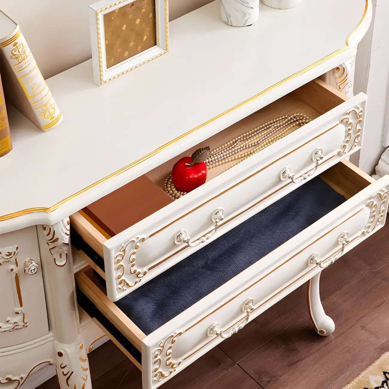 Console en bois blanc français avec tiroirs et revêtement anti-rayures