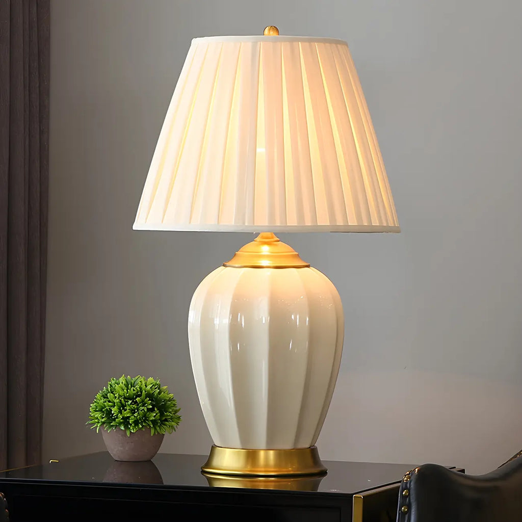 Lampe de table élégante en céramique avec abat-jour en tissu en forme de tonneau pour chambre à coucher