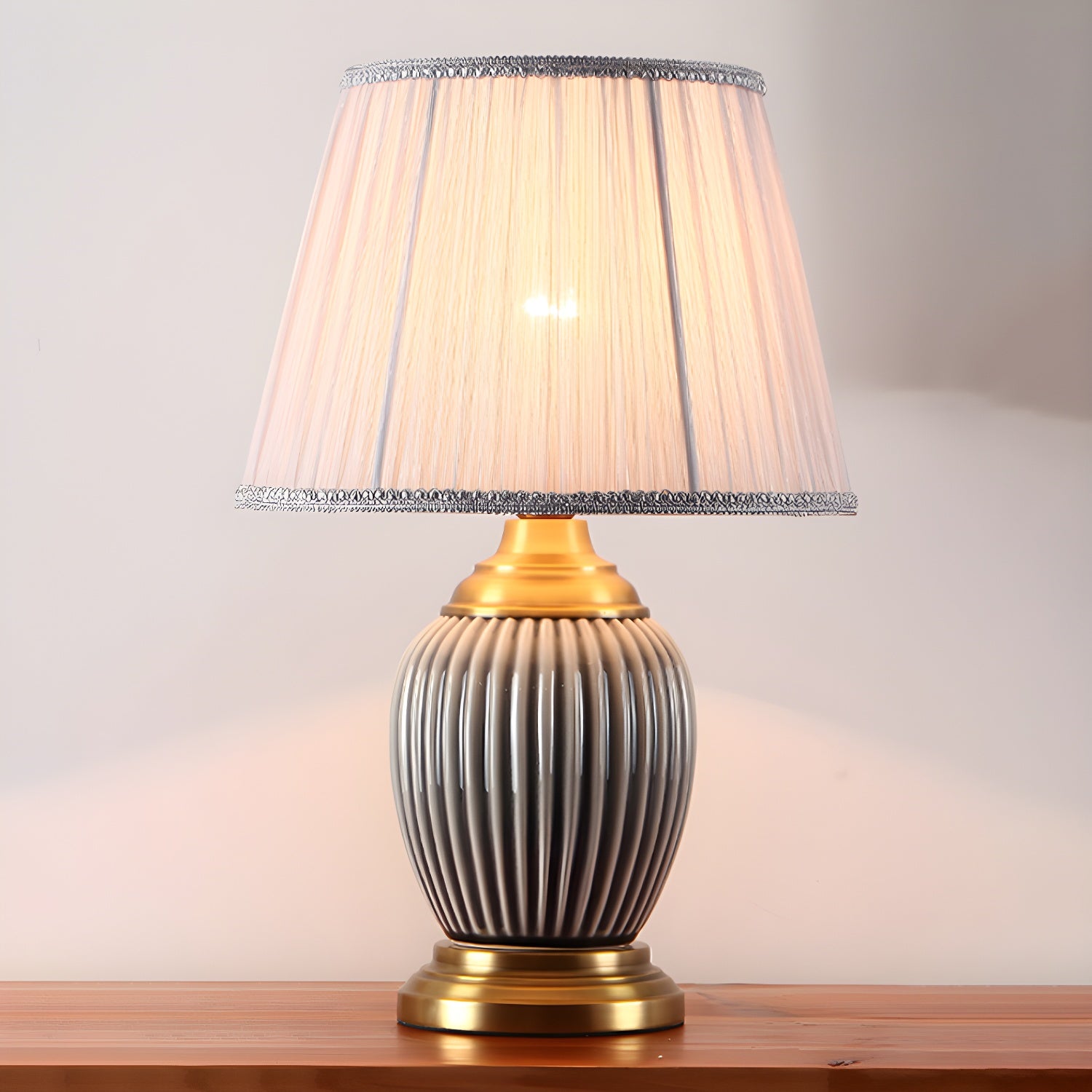 Lampe de table élégante en céramique avec abat-jour en tissu en forme de tonneau pour chambre à coucher