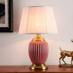 Lampe de table élégante en céramique avec abat-jour en tissu en forme de tonneau pour chambre à coucher