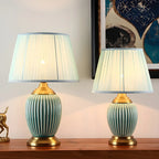 Lampe de table élégante en céramique avec abat-jour en tissu en forme de tonneau pour chambre à coucher