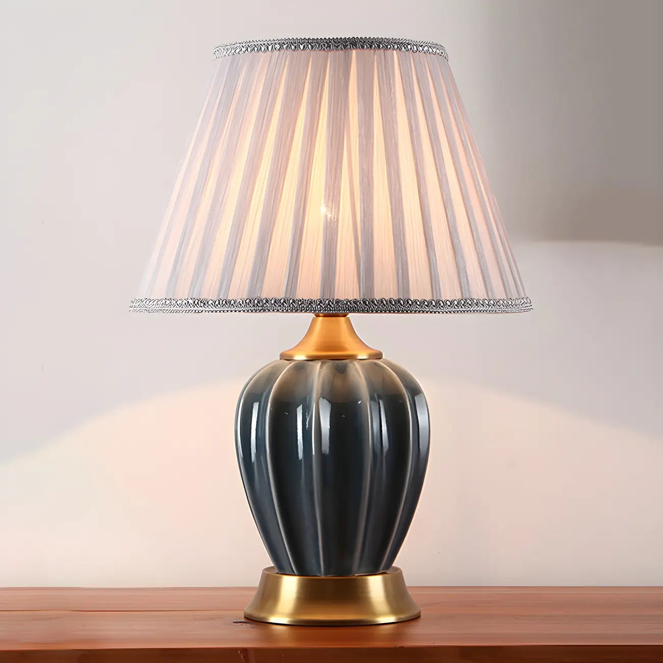 Lampe de table élégante en céramique avec abat-jour en tissu en forme de tonneau pour chambre à coucher