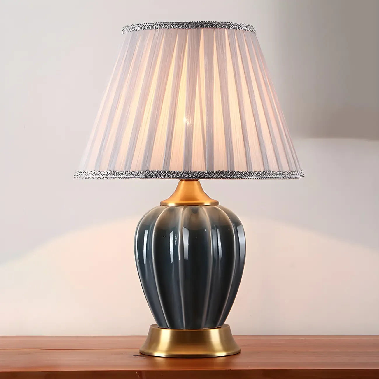Lampe de table élégante en céramique avec abat-jour en tissu en forme de tonneau pour chambre à coucher