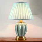 Lampe de table élégante en céramique avec abat-jour en tissu en forme de tonneau pour chambre à coucher