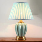 Lampe de table élégante en céramique avec abat-jour en tissu en forme de tonneau pour chambre à coucher