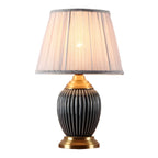 Lampe de table élégante en céramique avec abat-jour en tissu en forme de tonneau pour chambre à coucher