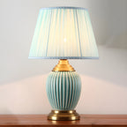 Lampe de table élégante en céramique avec abat-jour en tissu en forme de tonneau pour chambre à coucher