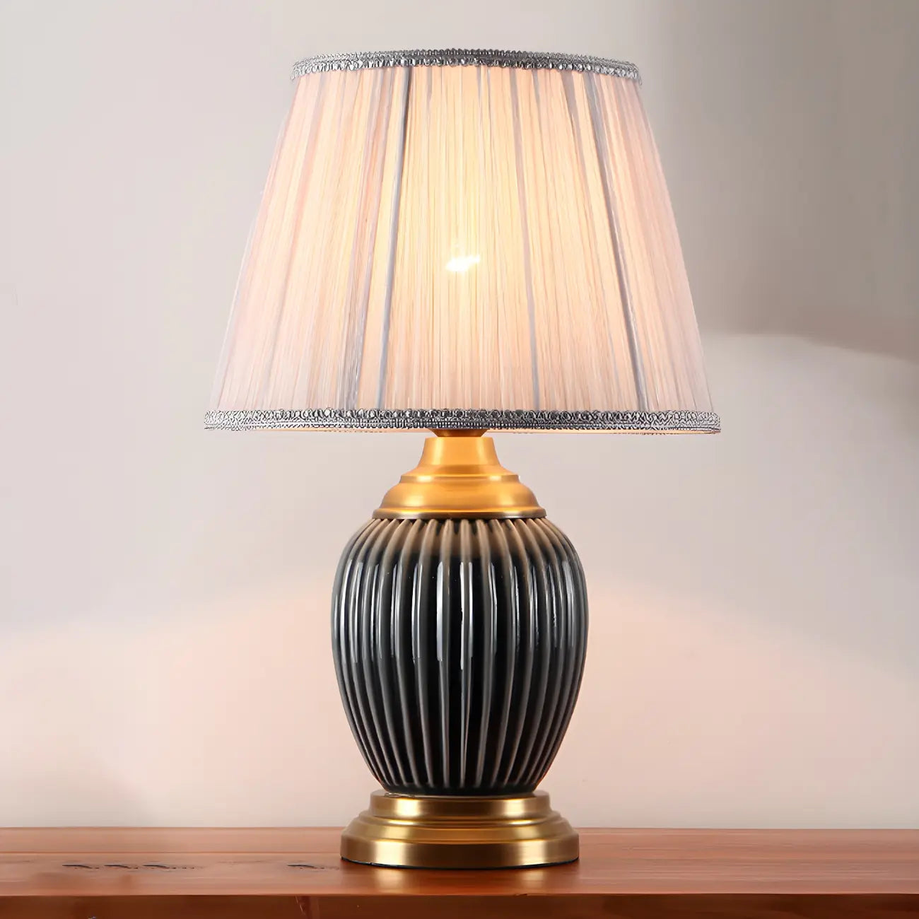 Lampe de table élégante en céramique avec abat-jour en tissu en forme de tonneau pour chambre à coucher