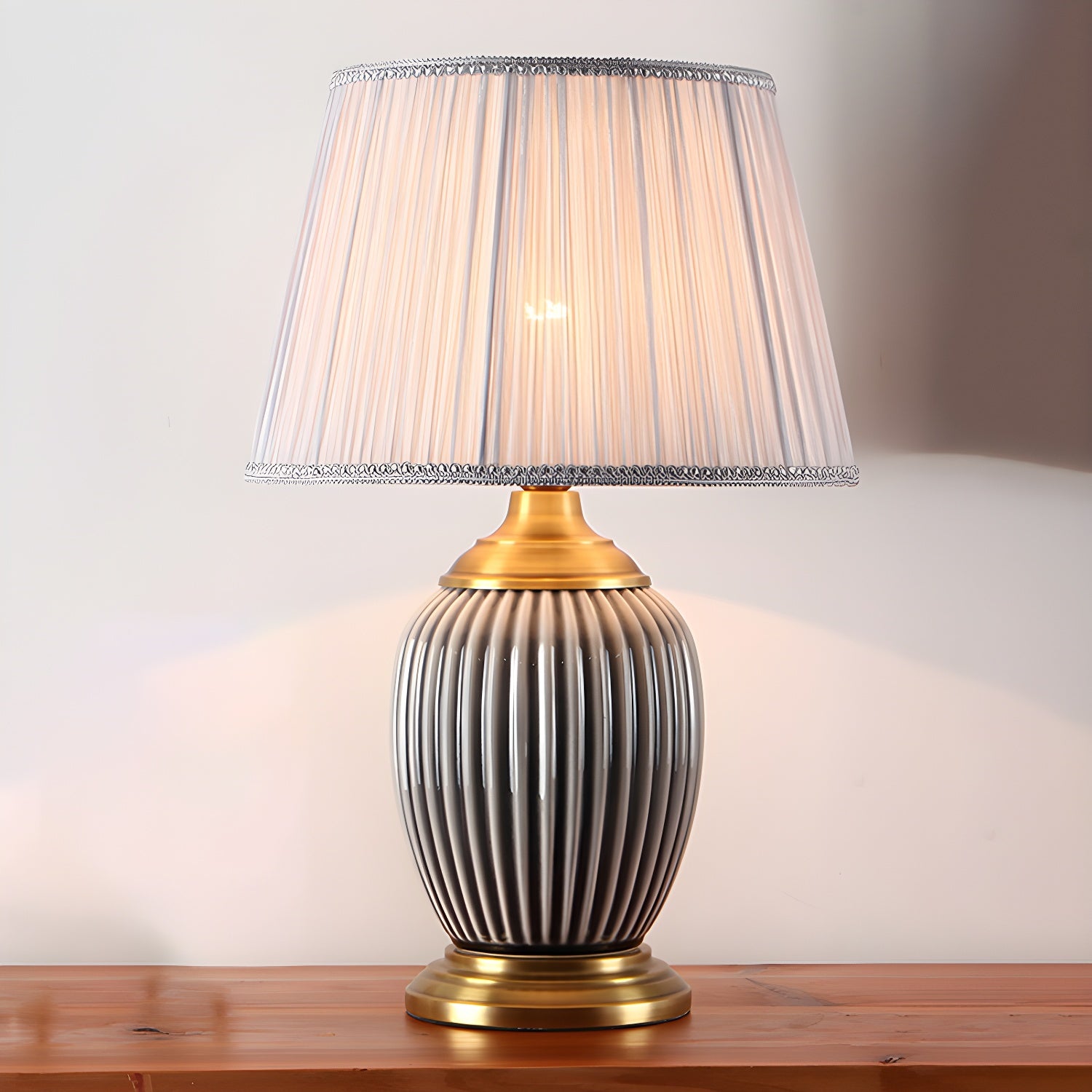 Lampe de table élégante en céramique avec abat-jour en tissu en forme de tonneau pour chambre à coucher