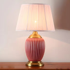Lampe de table élégante en céramique avec abat-jour en tissu en forme de tonneau pour chambre à coucher