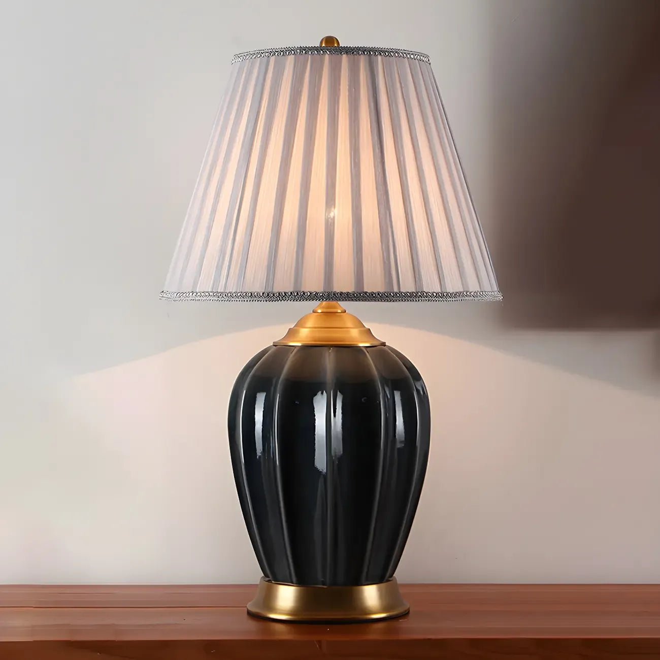 Lampe de table élégante en céramique avec abat-jour en tissu en forme de tonneau pour chambre à coucher