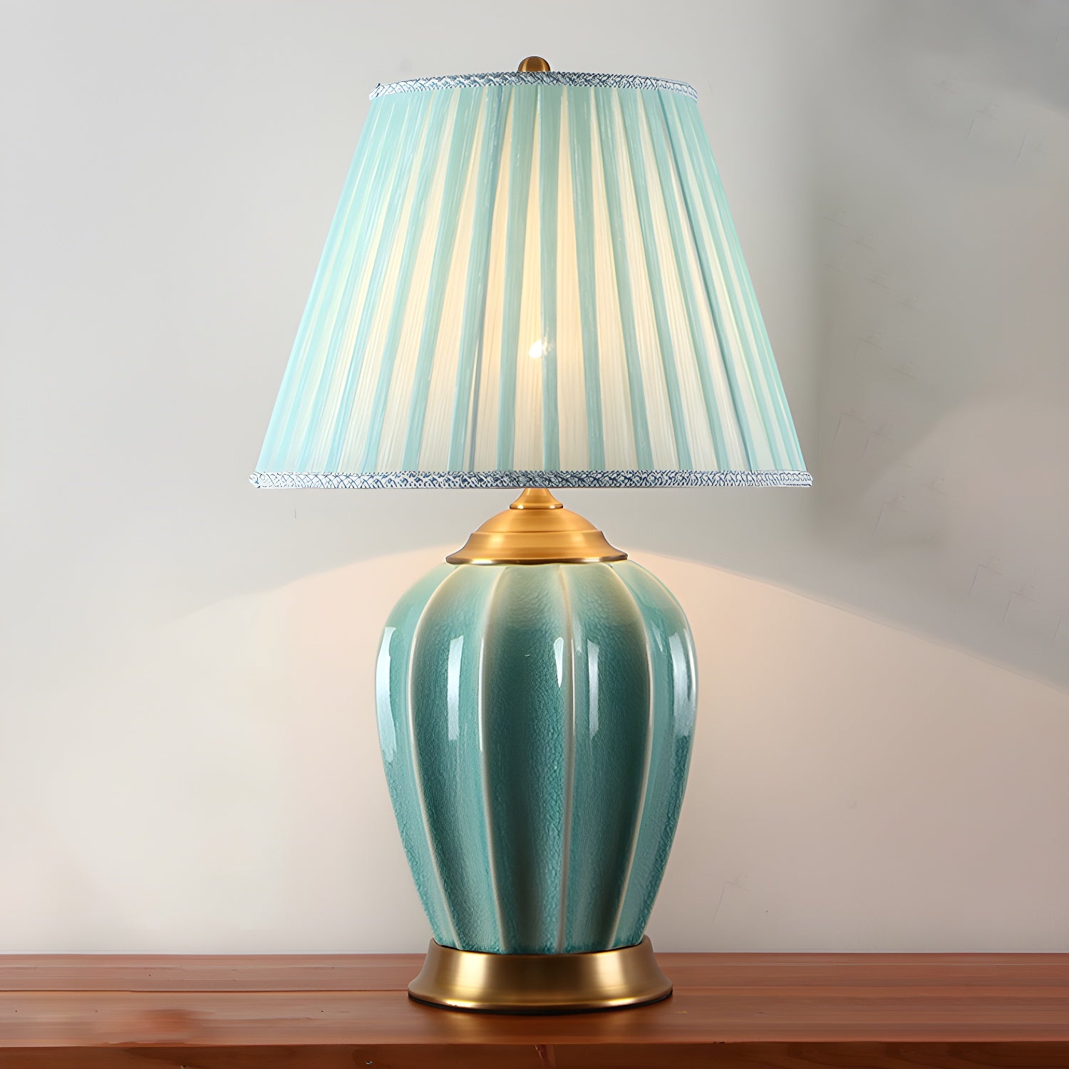 Lampe de table élégante en céramique avec abat-jour en tissu en forme de tonneau pour chambre à coucher