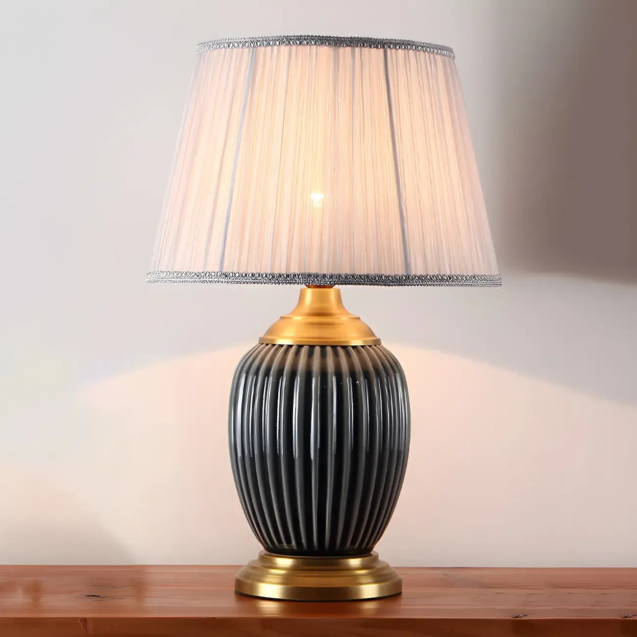 Lampe de table élégante en céramique avec abat-jour en tissu en forme de tonneau pour chambre à coucher