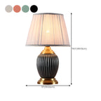 Lampe de table élégante en céramique avec abat-jour en tissu en forme de tonneau pour chambre à coucher