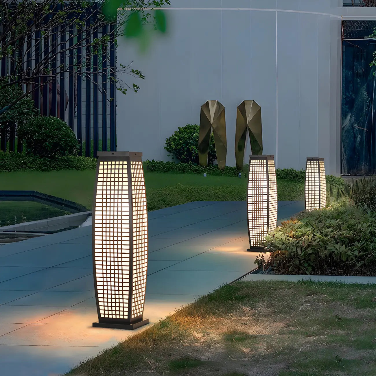 Lampe pour poteau vertical à grille métallique noire